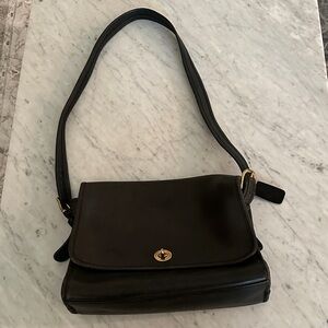 Coach Elegant Black Leather Shoulder Bag